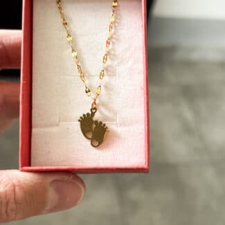 Łańcuszek z zawieszką stal szlachetna nożki dziecięce