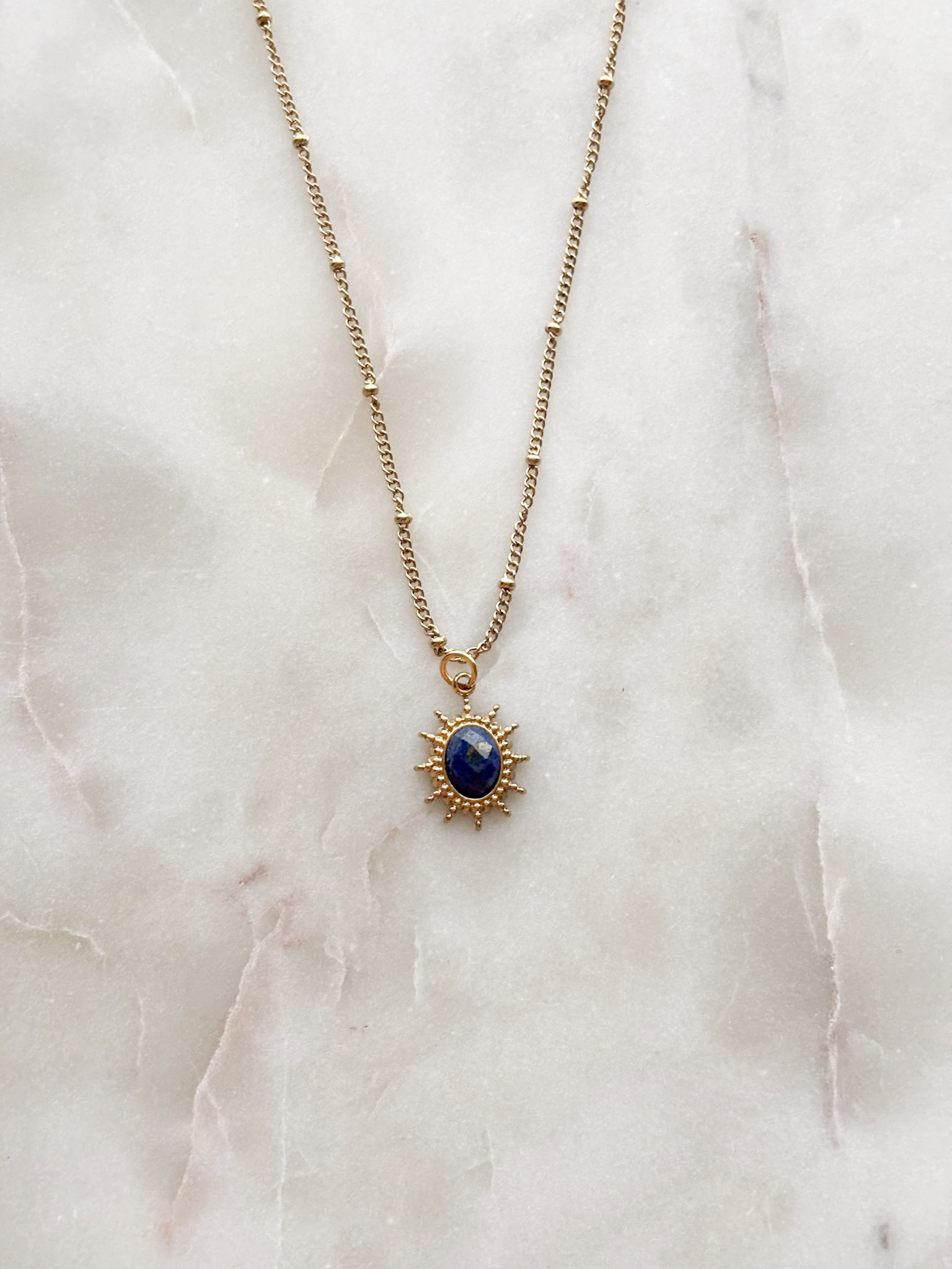 Łańcuszek z lapis lazuli w okuciu