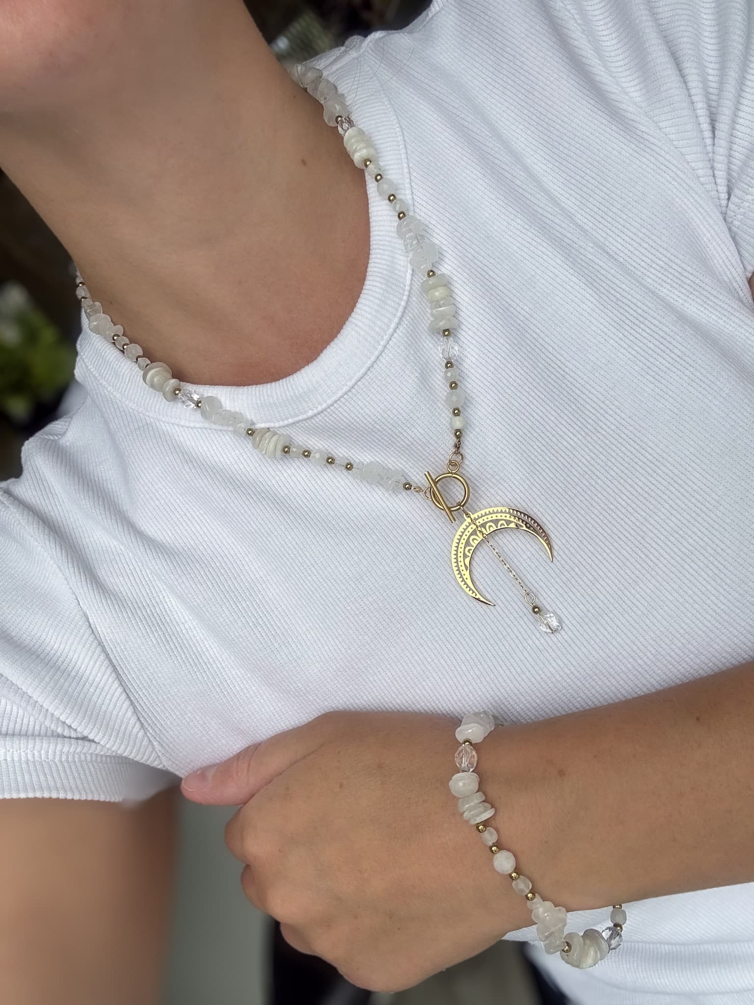 Komplet biżuterii boho z kamieni Komplet biżuterii boho z kamieni naturalnych: naszyjnik z półksiężycem i bransoletka.